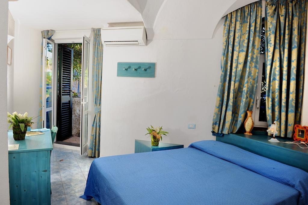 Hotel La Ninfea 이스키아 객실 사진